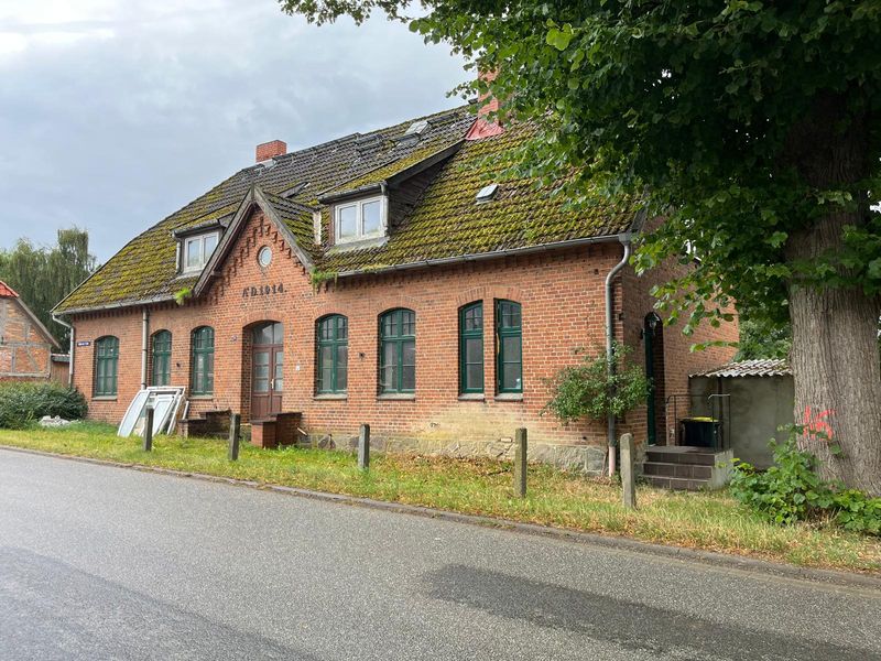 Erstbezug nach Kernsanierung - Moderne 2-Zimmer-Wohnung in liebevoll sanierter "Alte Dorfschule"